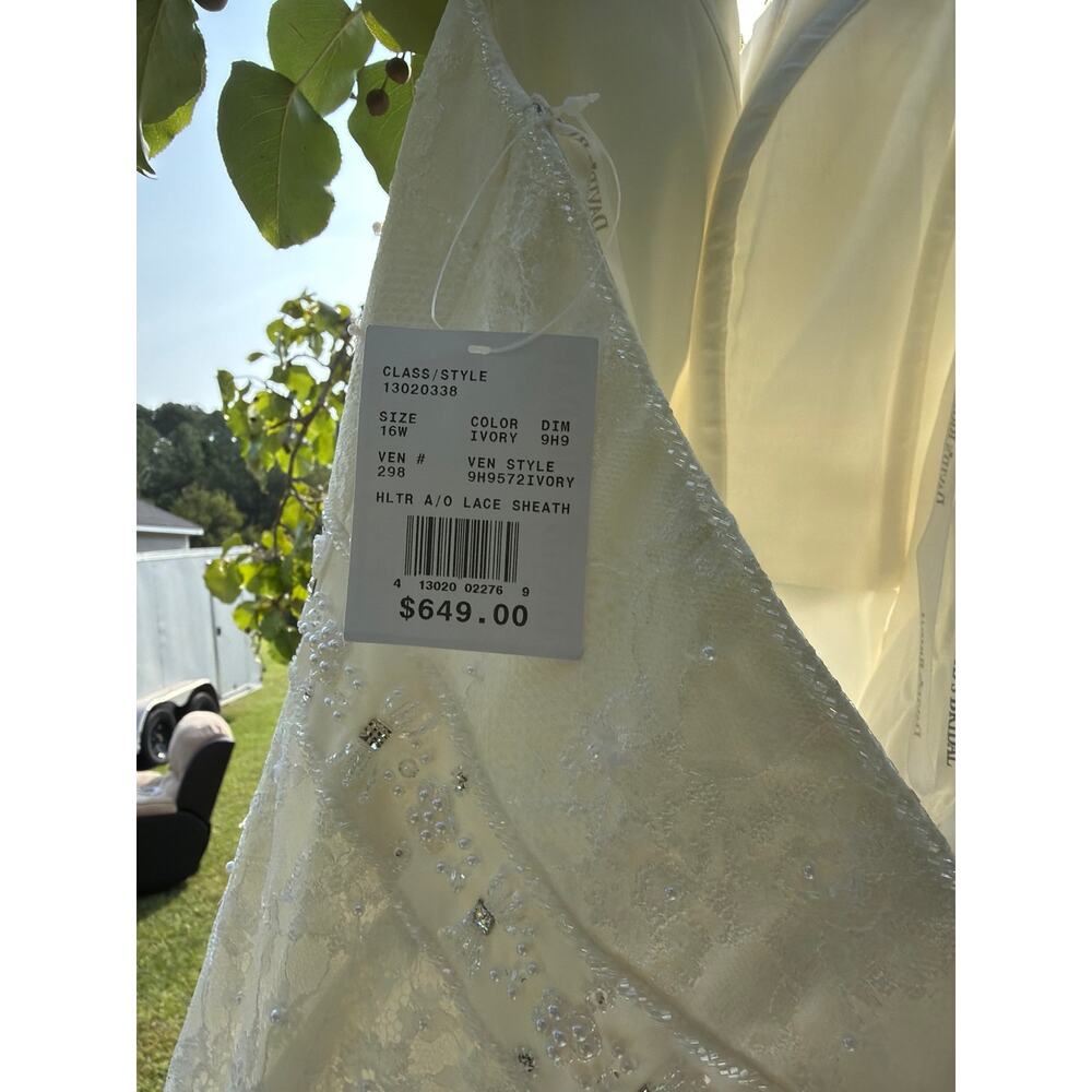 Sz 16 David Bridal wedding dress - Picture 7 of 10